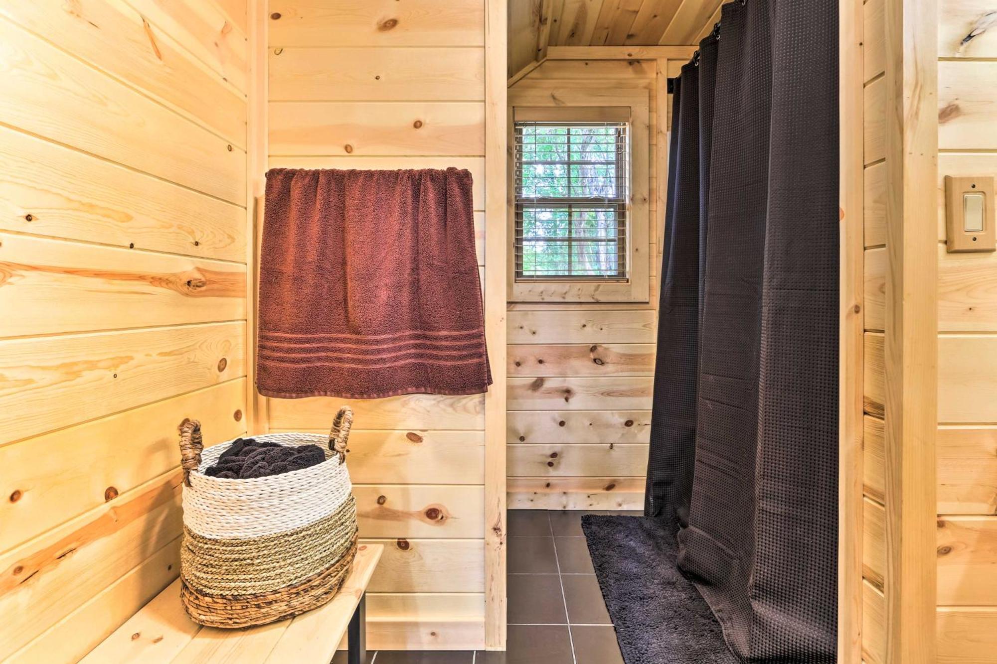 Idyllic Cabin In The Heart Of Hocking Hills Rockbridge エクステリア 写真